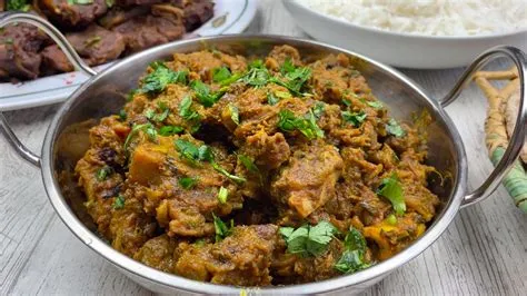  Bhuna Gosht: Una Fiesta de Sabores que Te Transportará al Corazón de Jaipur!